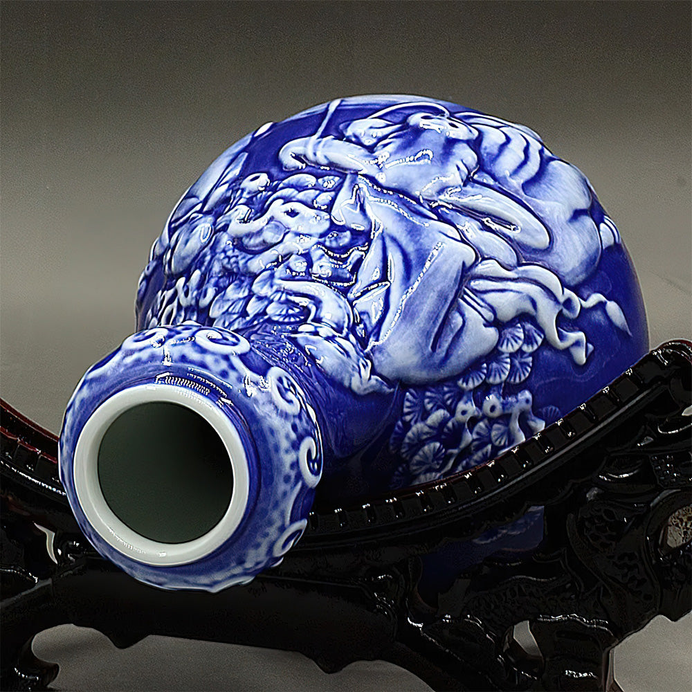 Vase Asiatique Bleu et Blanc avec Relief