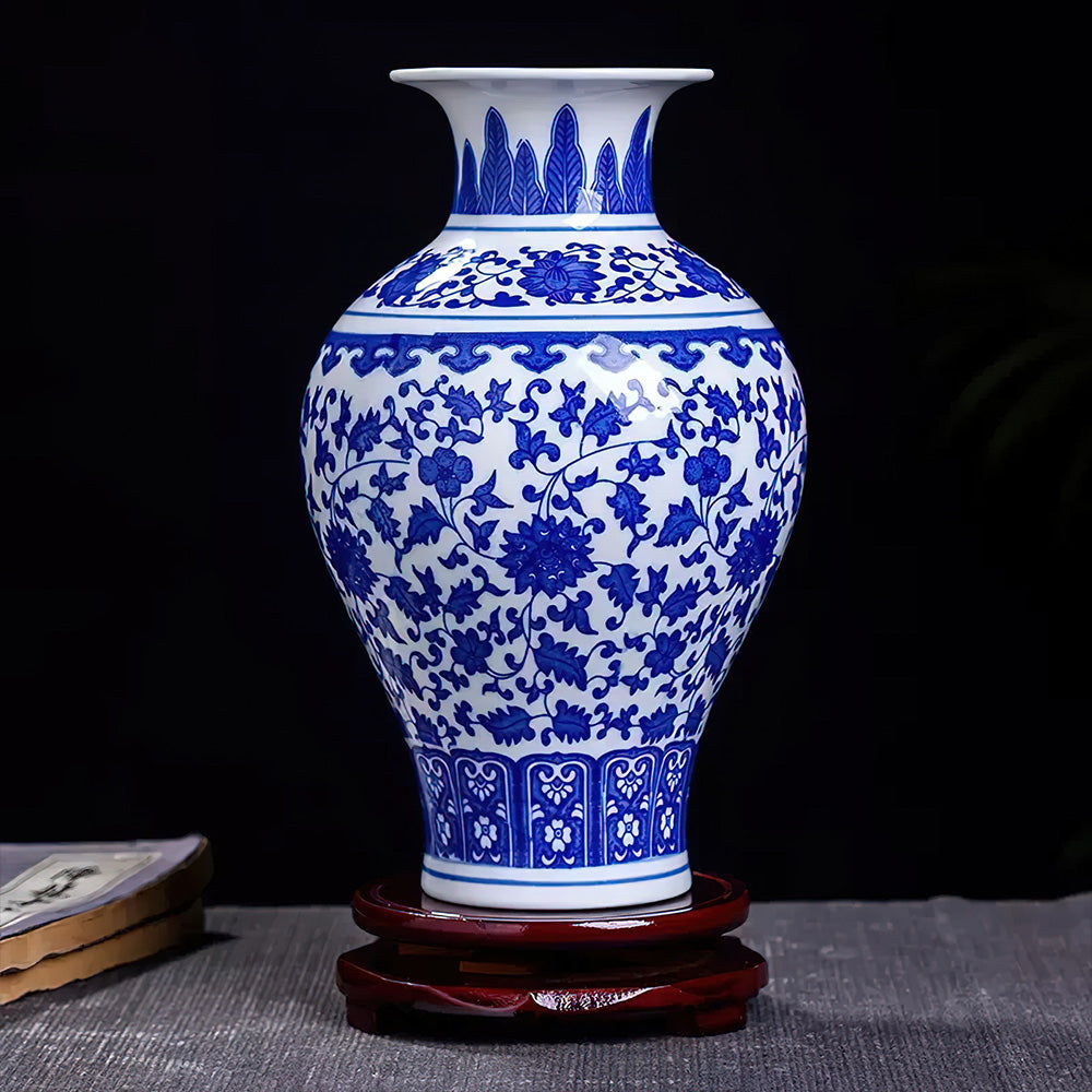 Vase Asiatique en Porcelaine Bleu et Blanche Traditionnel